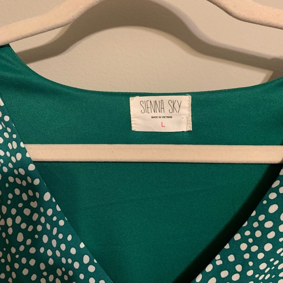 FLUTTER SLEEVE WRAP DRESS - Picture 3 of 4